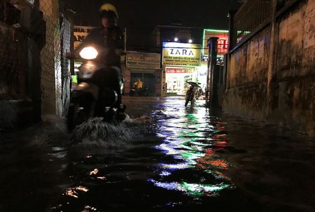 Mua trai mua cuc lon, lang mai tram tuoi o Sai Gon khon don-Hinh-8